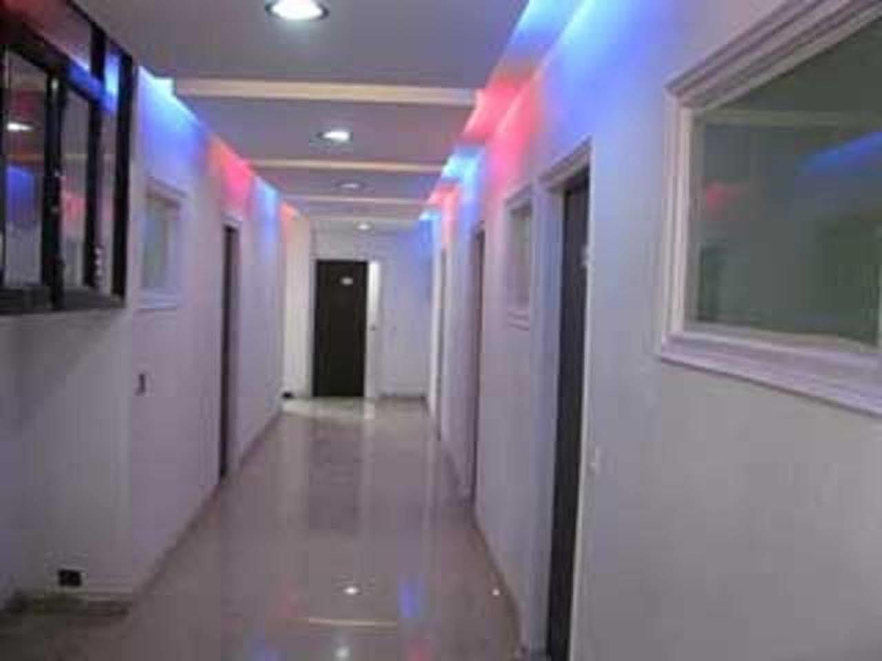 Airport Hotel Ambrosia Neu-Delhi Exterior foto